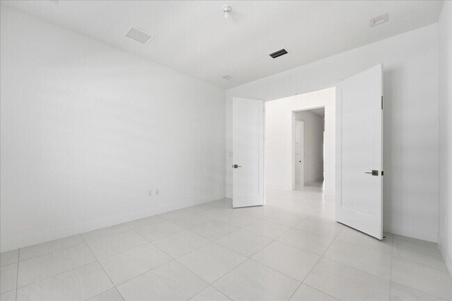 Building Photo - 9971 Migration Pt