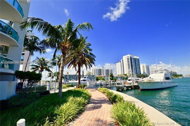 Building Photo - 7900 Harbor Island Dr