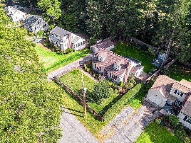 Building Photo - 28 Londonderry Rd