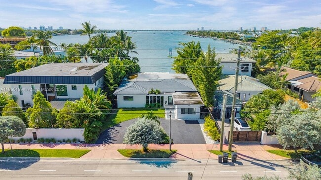 Building Photo - 8220 Hawthorne Ave