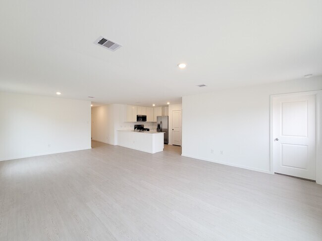 Building Photo - 15675 Plum Brk Dr