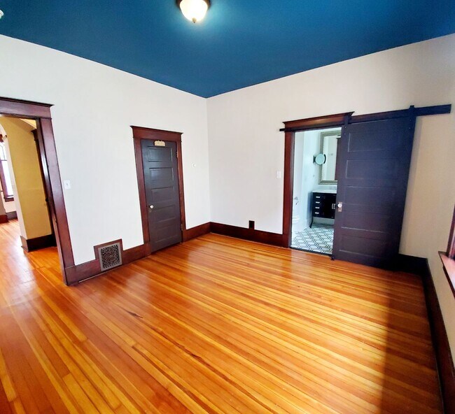 Building Photo - 719 Remington St