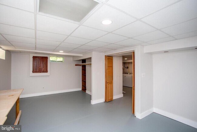 Building Photo - 305 S Tower Rd