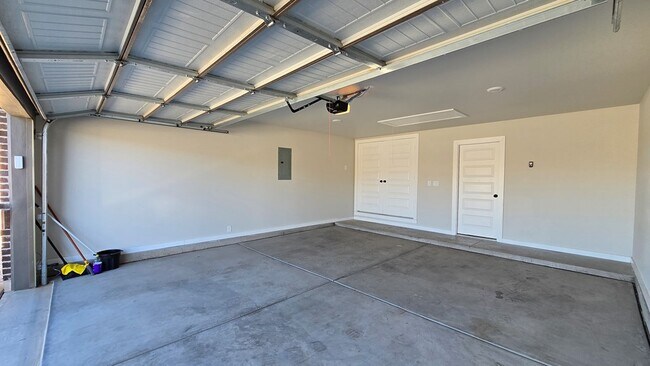 Building Photo - 512 Savannah St