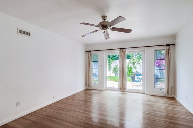 Building Photo - Charming 3 Bedroom Kensington Home