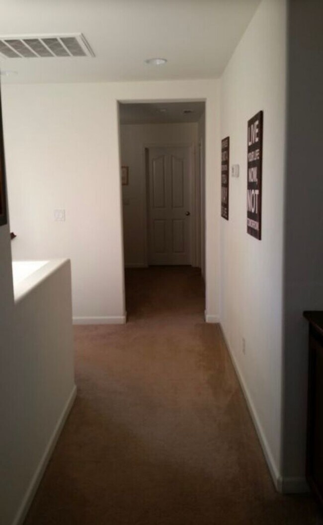 Building Photo - 680 Candela Cir