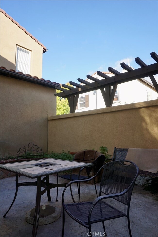 Building Photo - 72 Chantilly-