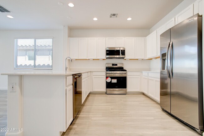 Building Photo - 17032 W El Caminito Dr