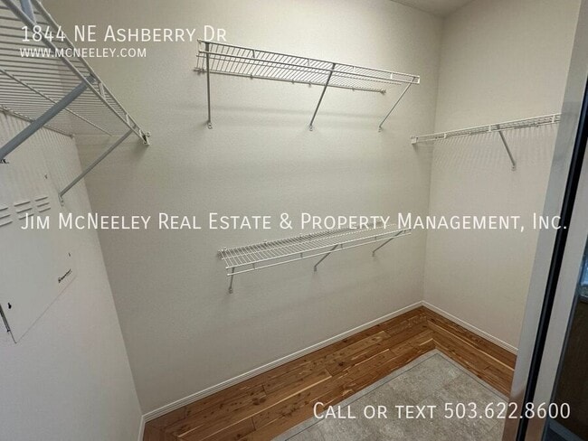 Building Photo - 1844 NE Ashberry Dr