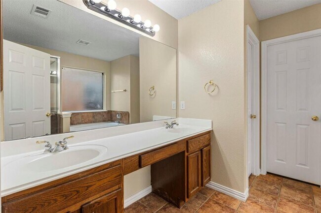 Building Photo - 4953 Sunset Ridge Dr
