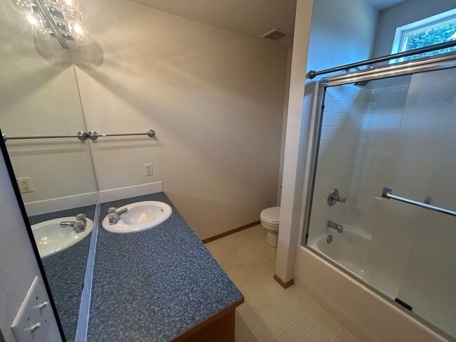 Building Photo - Beautiful 4 bd 3 bath w/ 2-car Garage Home...