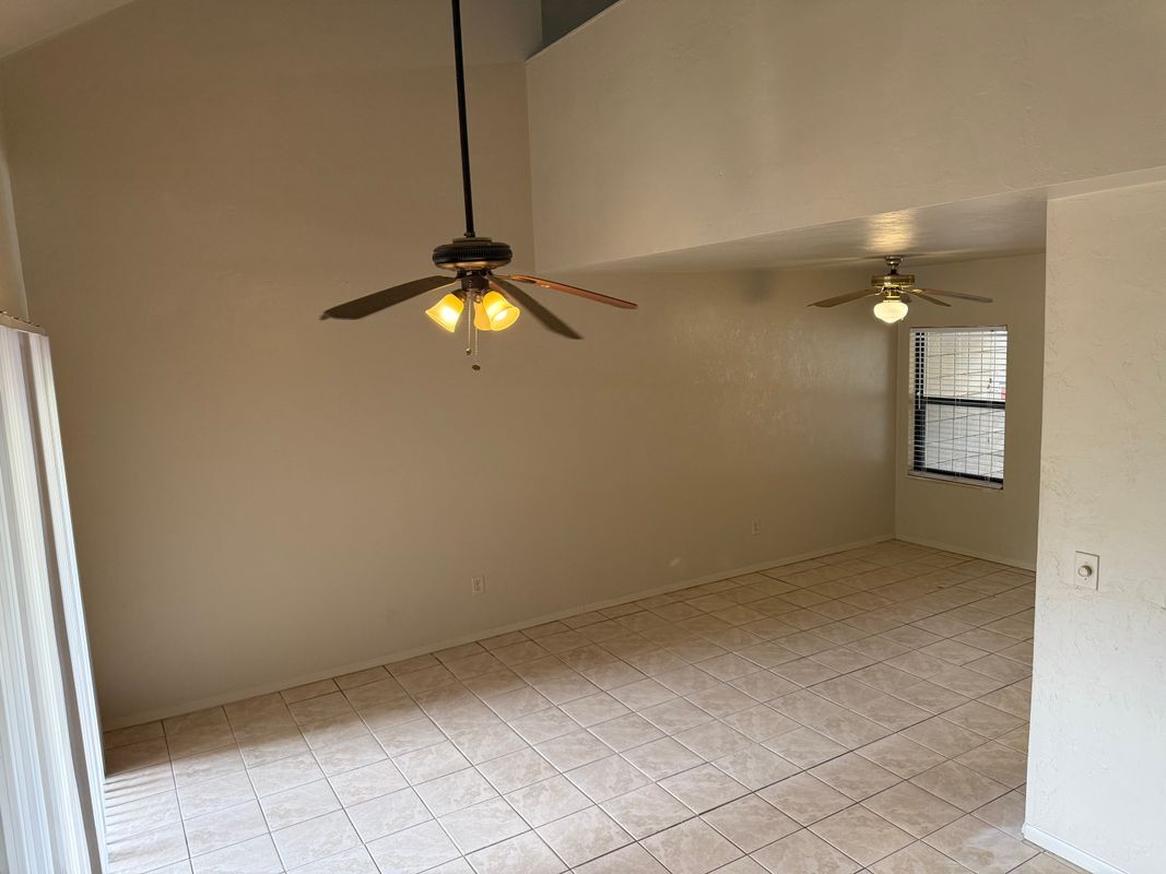 Building Photo - 4304 SW 70th Terrace