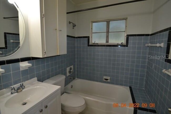 Building Photo - 2801 Sanders Dr