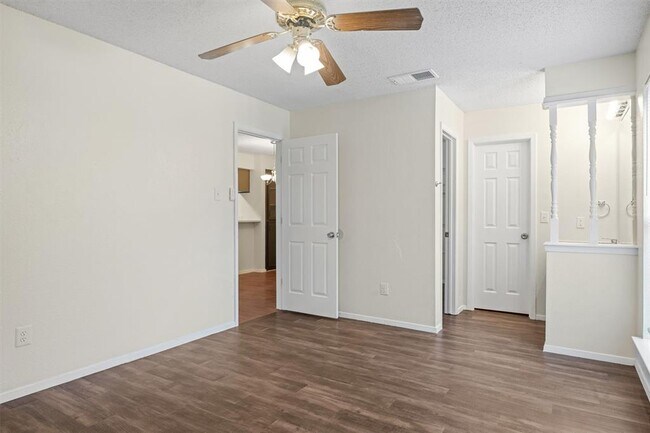 Building Photo - 10616 Mellow Meadow Dr