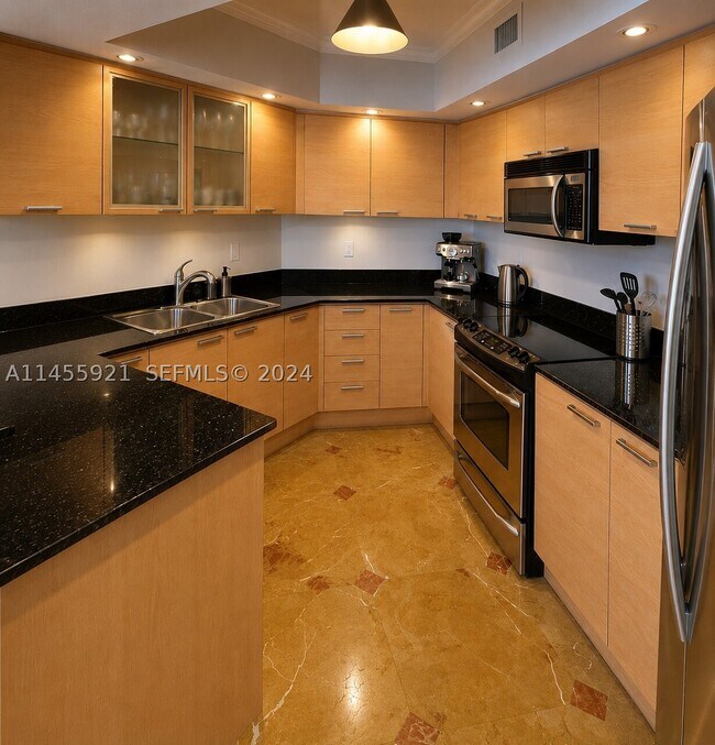 Building Photo - 16699 Collins Ave