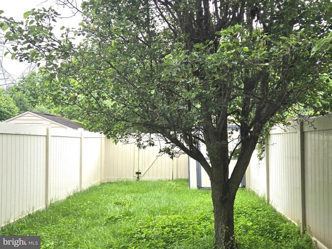 Building Photo - 219 Fieldstone Ln