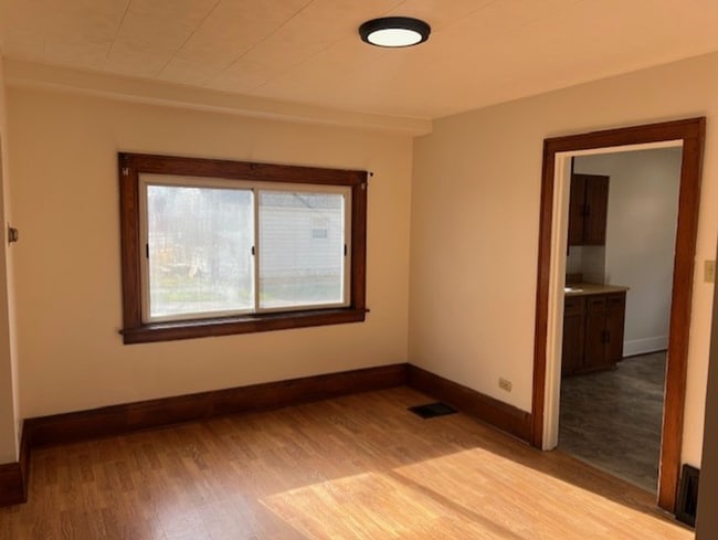 Building Photo - Cozy 2-Bedroom Bungalow on East Ave – Garage & Enclosed Porch