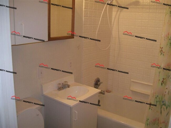 Building Photo - r174a