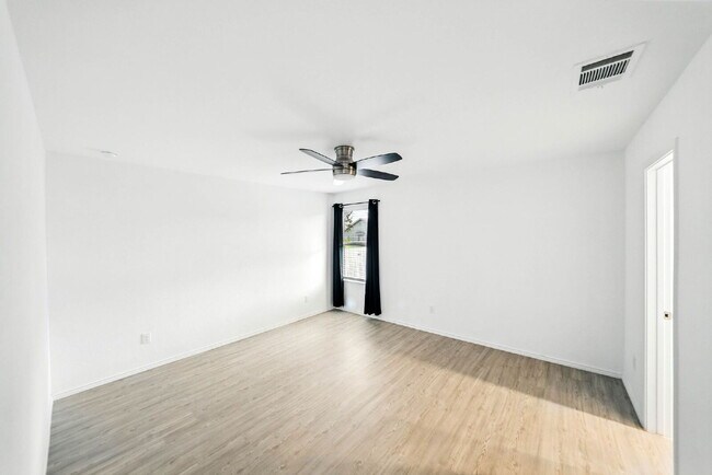 Building Photo - 3 Bedroom Single-Story Home for Rent with ...
