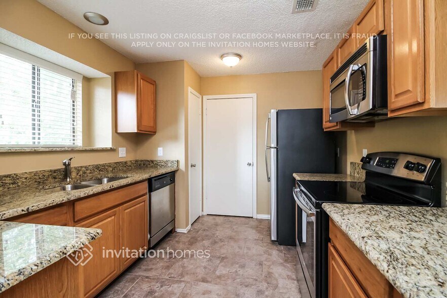 Building Photo - 2650 Fairmont Dr
