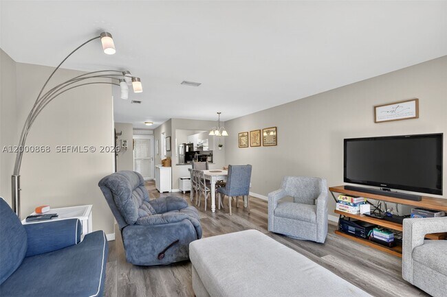 Building Photo - 9425 S Ocean Dr