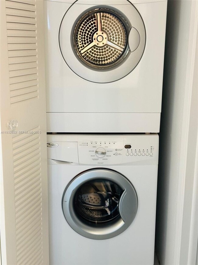 Building Photo - 19101 NE 36th Pl