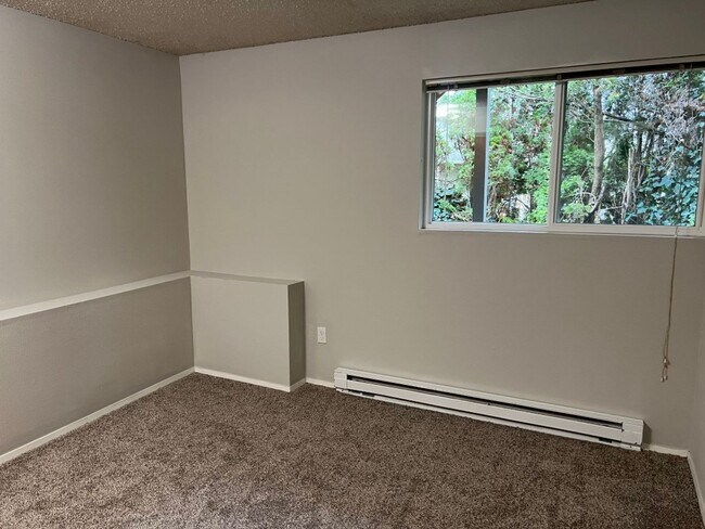 Building Photo - 280 SE Donnelly Ln