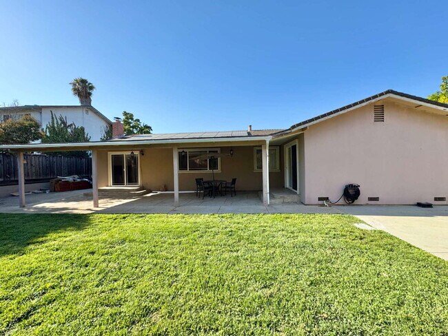 Building Photo - Large Evergreen Home with Solar & Community Pool