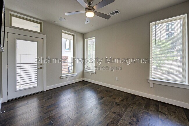 Building Photo - 4819 Caroline St