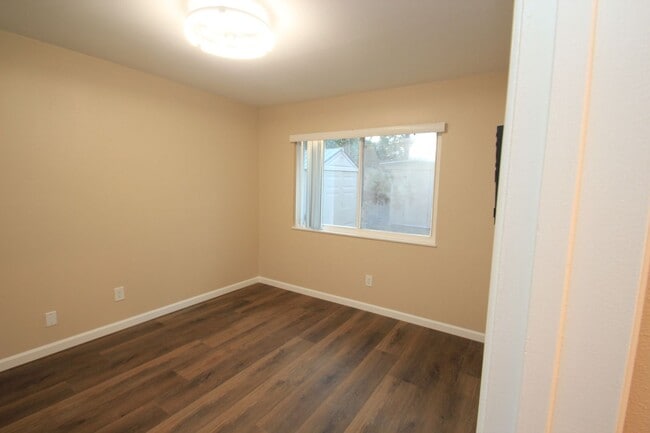Building Photo - Charming 3-Bedroom Home with Spacious Layo...