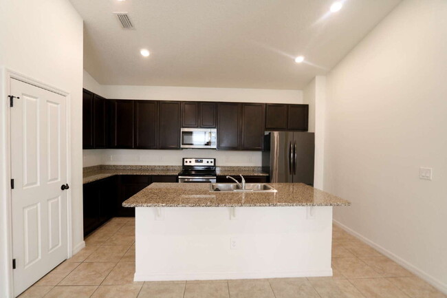 Building Photo - Stunning 3-Bedroom Retreat with 2 Full Bat...