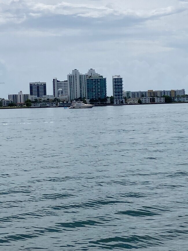 Building Photo - 2170 Bay Dr