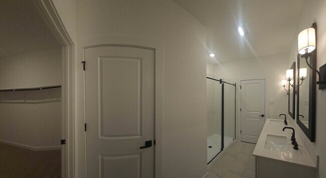 Building Photo - 8438 Bay Oaks Dr