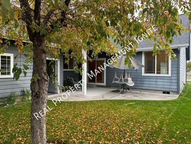 Building Photo - Immaculate Single Level Home