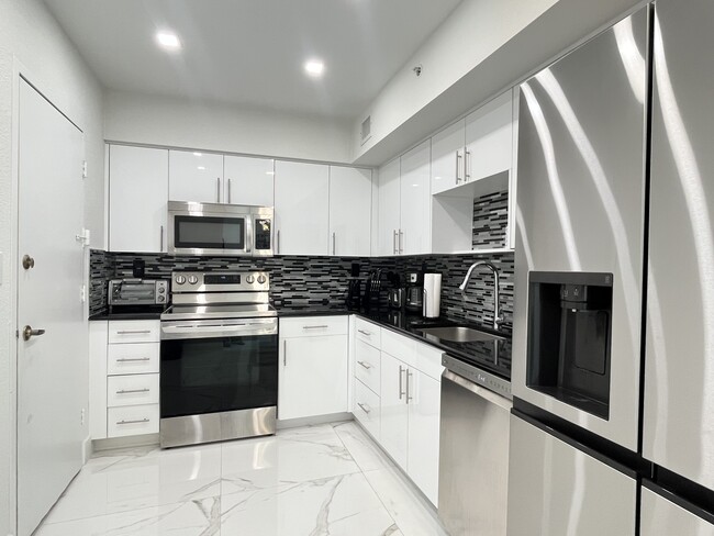 Building Photo - 2501 S Ocean Dr