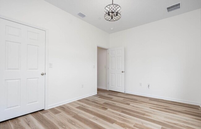 Building Photo - 560 Remington Green Dr SE