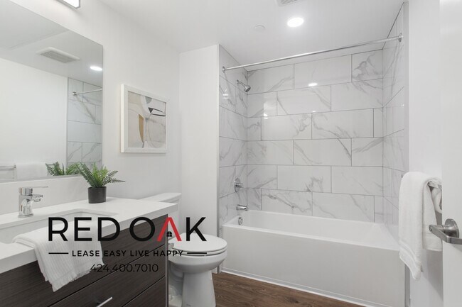 Building Photo - 1011-1013 Everett St-A-202