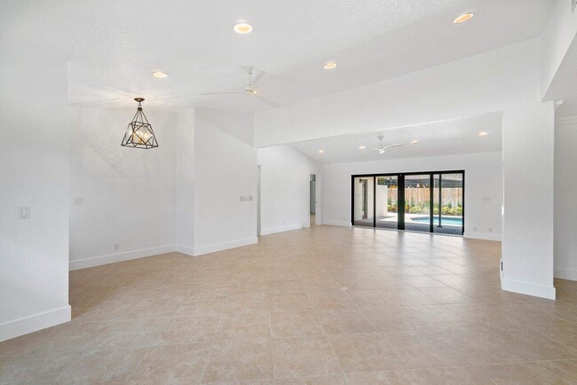 Building Photo - 21155 Shady Vista Ln