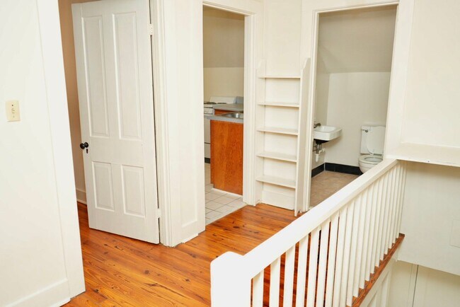 Building Photo - 109 Piedmont Ave N