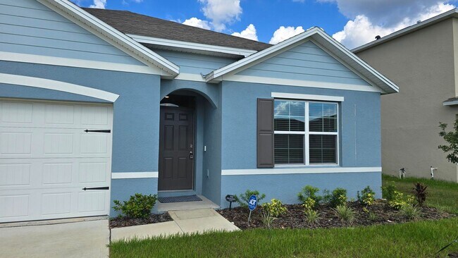 Building Photo - Beautiful 4 Bedroom, 2 bath home is Availa...