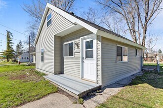 Building Photo - Affordable Comfort with Modern Updates in ...