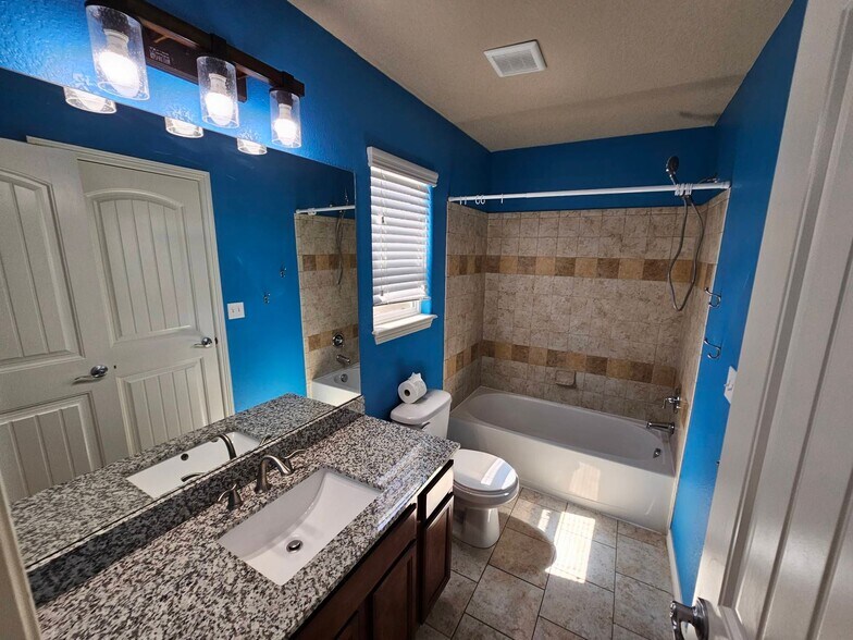 Building Photo - 7431 Araia Dr