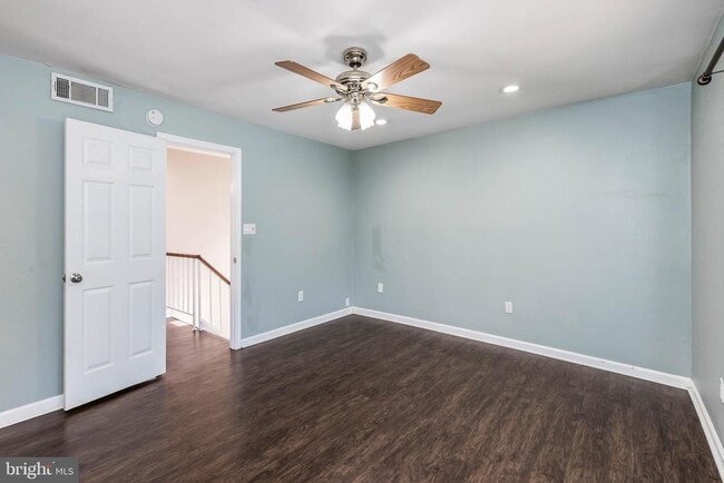 Building Photo - 5438 Ring Dove Ln