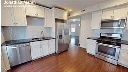 Building Photo - 10 Bayside St