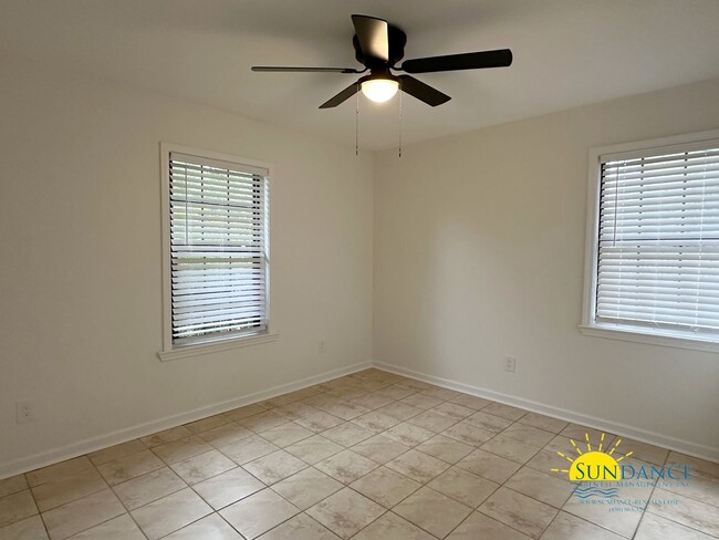 Building Photo - Charming 2 Bedroom Unit in Milton Heights!