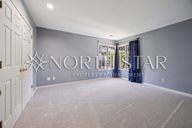 Building Photo - 2055 Ridge Pointe Dr