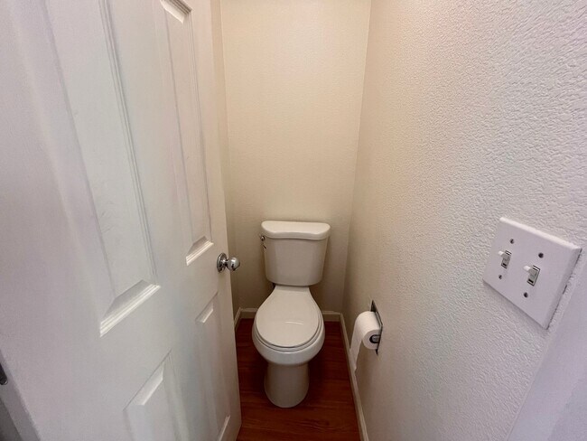 Building Photo - Bright & Spacious 4BR/3BA Home in Desirable East Davis – 1,980 Sq Ft