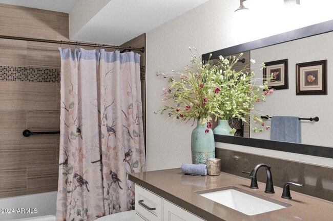 Building Photo - 4883 N Granite Reef Rd