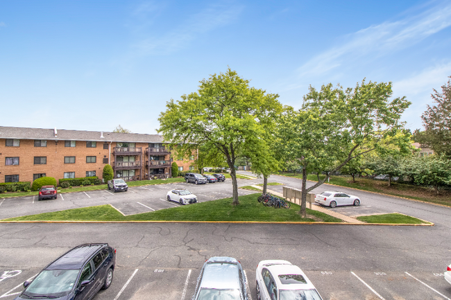 Building Photo - 7600 Savannah St