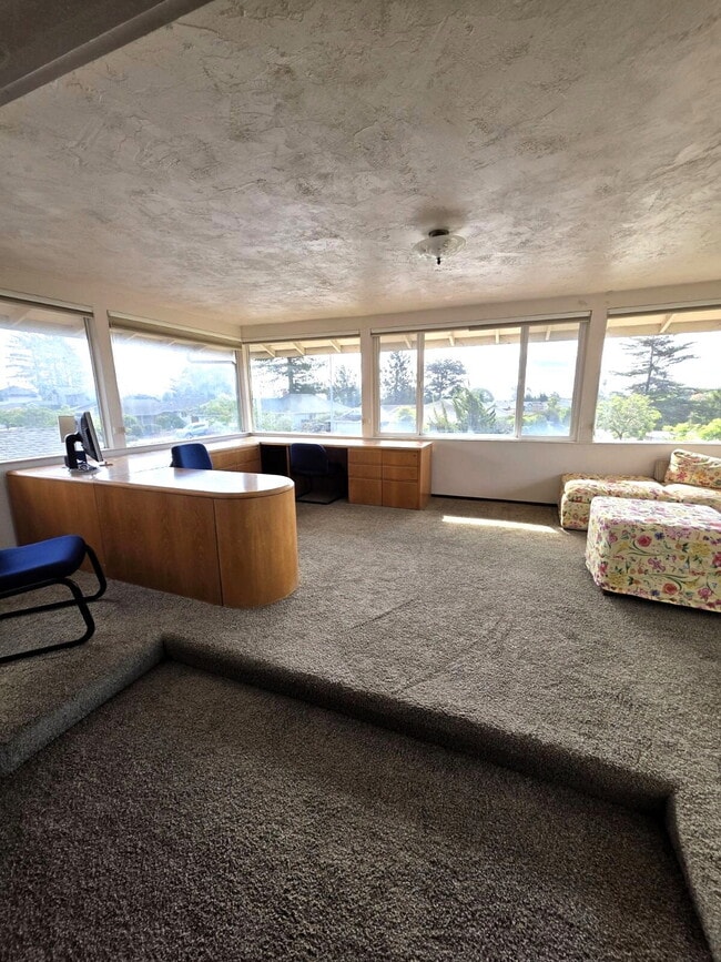 Building Photo - Minutes to UCSC. Spacious Westside Home with bonus office, art room, study?